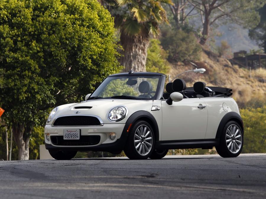  Mini Cooper S Cabrio 2010 года  (US) (фото 3 из 5)
